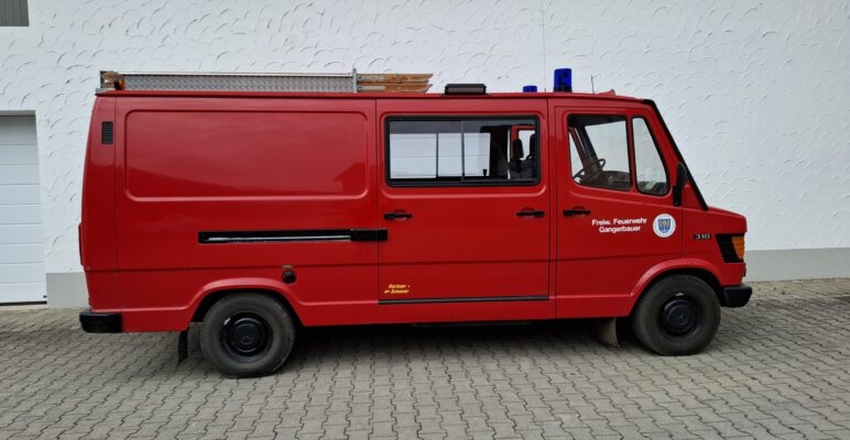 Altes Feuerwehrauto zu verkaufen